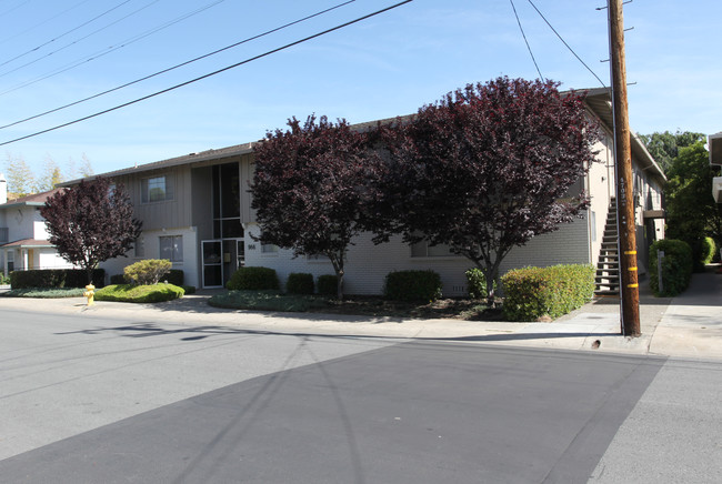 966 Fremont St in Menlo Park, CA - Foto de edificio - Building Photo