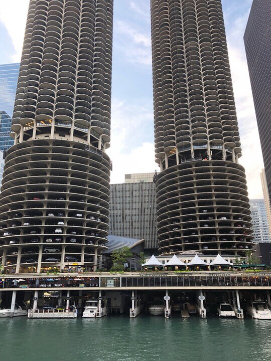 300 N State St, Unit 2624 in Chicago, IL - Building Photo