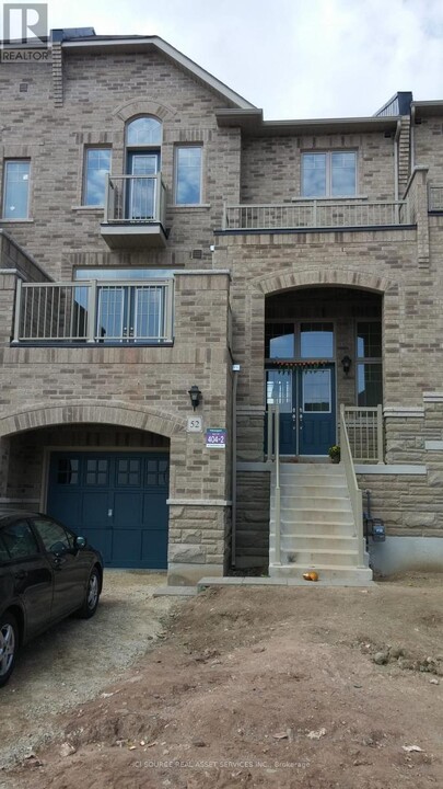 52 Chesterwood Cres in Brampton, ON - Building Photo