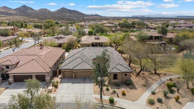 2025 W Calle Del Sol in Phoenix, AZ - Foto de edificio - Building Photo