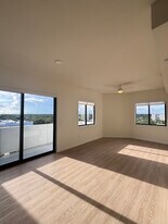 19550 NE 26th Ave, Unit C12 in Miami, FL - Building Photo