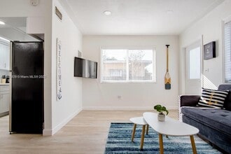 2162 NW 18th Terrace in Miami, FL - Building Photo - Building Photo