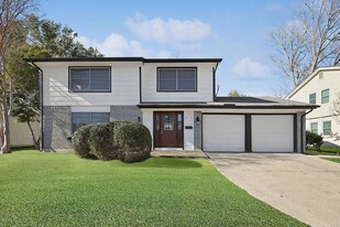 9039 Pinewood Dr in Dallas, TX - Building Photo