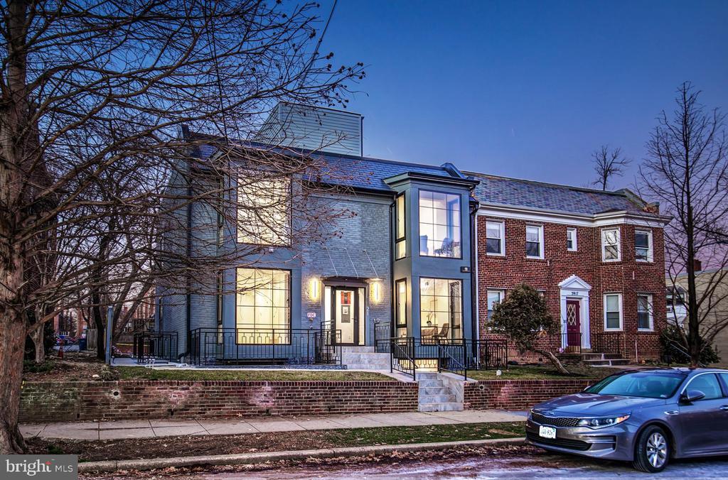 3921 W St NW in Washington, DC - Building Photo