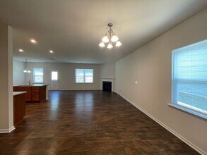 7047 Thornrose Dr in Charlotte, NC - Foto de edificio - Building Photo