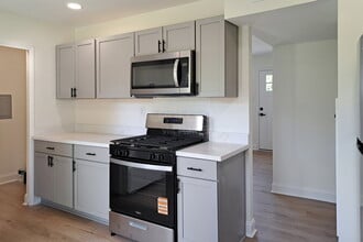 4624 E Indian Trail in Louisville, KY - Building Photo - Building Photo