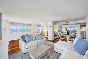 1201 S Ocean Dr in Hollywood, FL - Building Photo