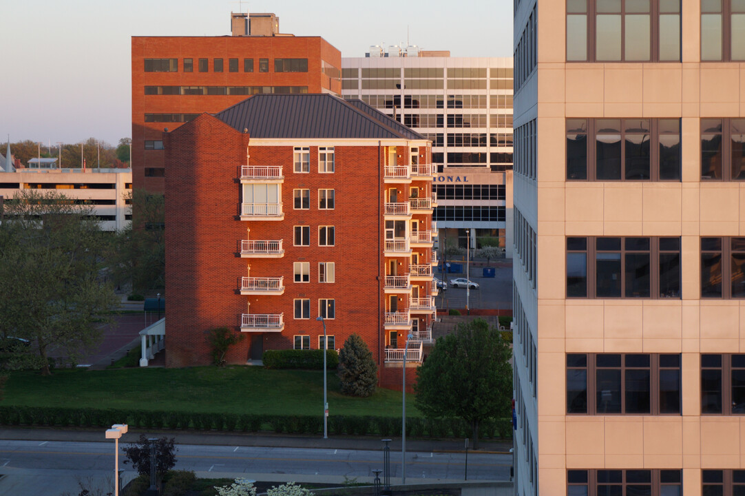 Riverfront Condominiums in Evansville, IN - Building Photo