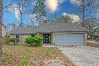 2302 Cades Cove Dr in Spring, TX - Foto de edificio - Building Photo