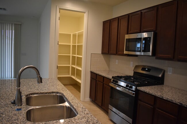 260 E Hawaii Dr in Casa Grande, AZ - Building Photo - Building Photo