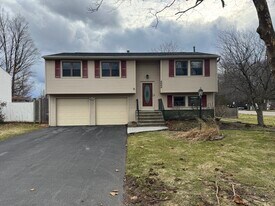 4000 Marlton Cir, Unit 302 in Liverpool, NY - Building Photo