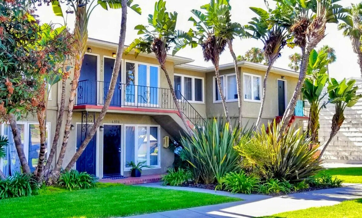 6504 La Jolla Blvd-Unit -6504 La Jolla Blvd in San Diego, CA - Building Photo