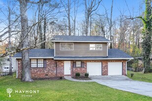 1821 Pine Creek Dr in Austell, GA - Building Photo