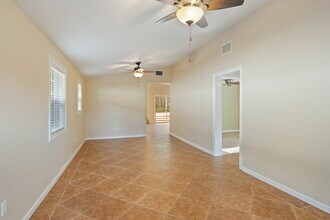 824 Prince Ave in Healdsburg, CA - Building Photo - Building Photo