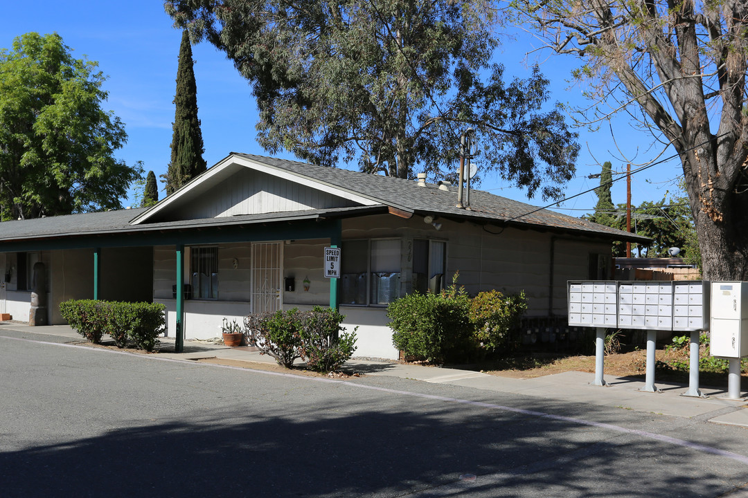 Regency Arms in El Cajon, CA - Foto de edificio