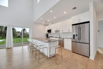 420 Old Farm Rd in Orient, NY - Building Photo - Building Photo