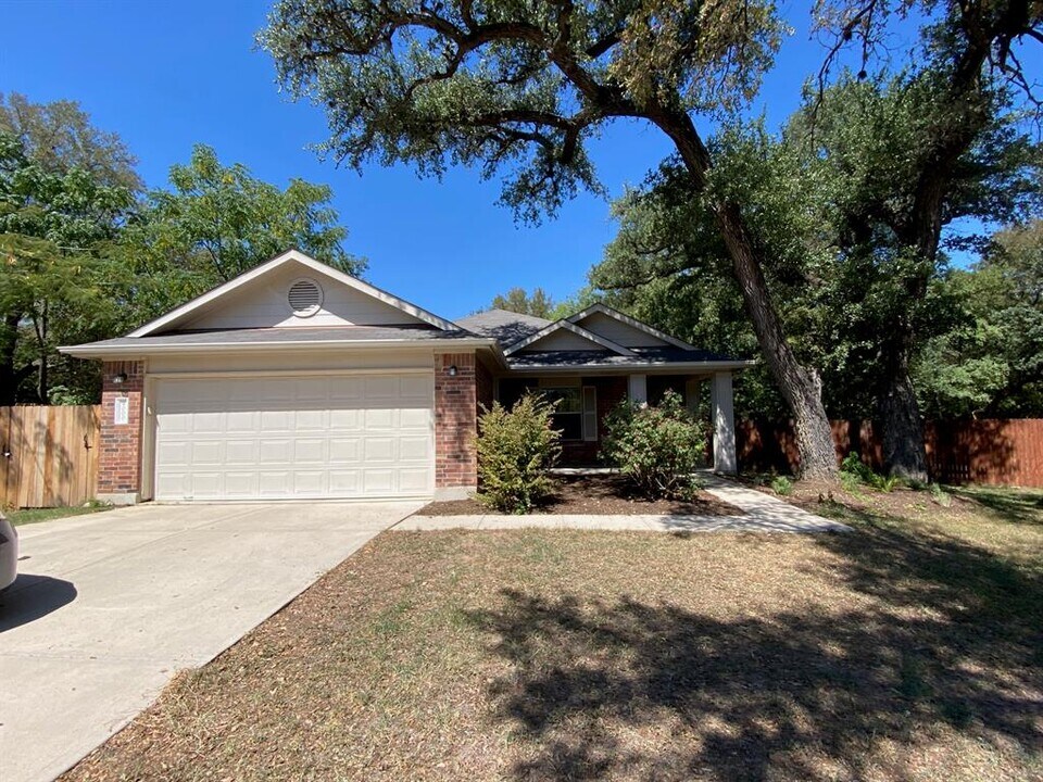 9000 Spiceland Cir in Austin, TX - Building Photo