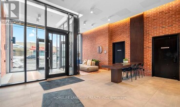 2799-2799 Kingston Rd in Toronto, ON - Building Photo - Building Photo