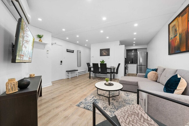 894 College St, Unit SI ID1514464P