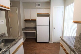 6041 Winsome Ln, Unit 137 in Houston, TX - Foto de edificio - Building Photo