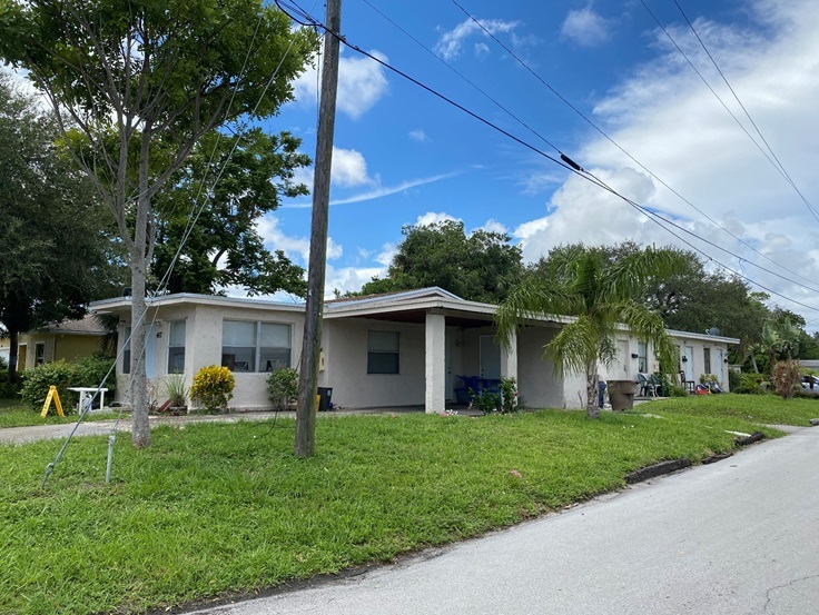 467 NE 1st Ave in Deerfield Beach, FL - Building Photo