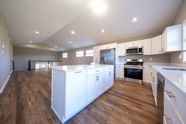 1121 Dorothy Ln in Elko New Market, MN - Building Photo - Building Photo