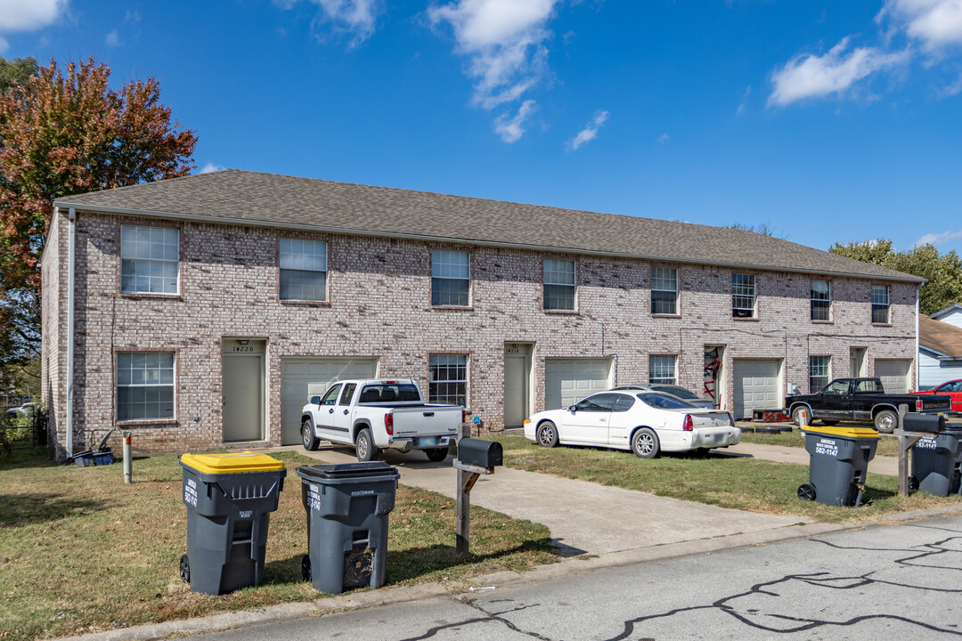 14208 S Hickory St in Glenpool, OK - Building Photo