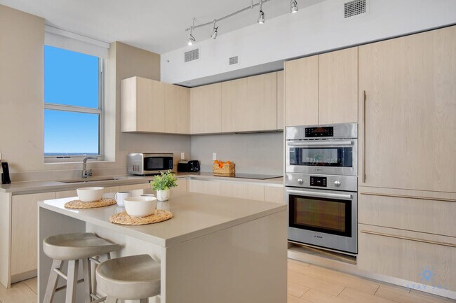 4010 S Ocean Dr in Hollywood, FL - Building Photo - Building Photo