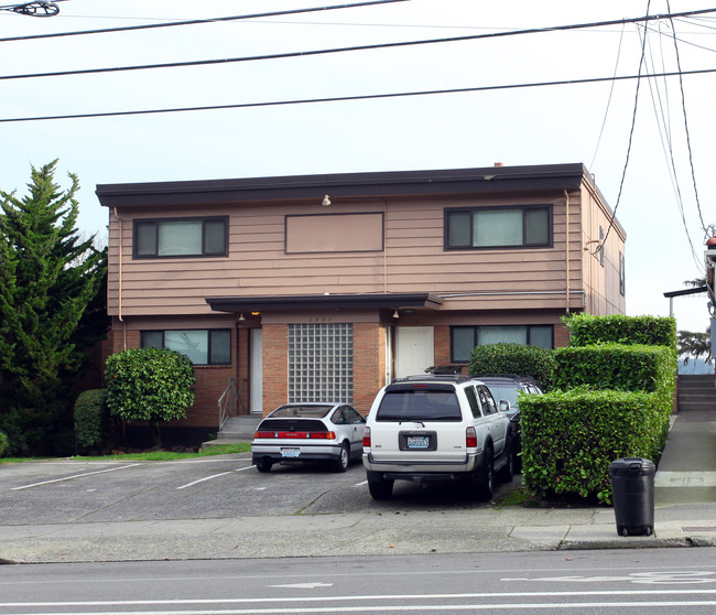 2480 Dexter Ave N in Seattle, WA - Foto de edificio - Building Photo