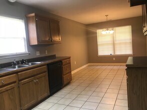 230 Autumnwood Drive in Benton, AR - Building Photo - Building Photo