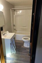 401 E Marietta St, Unit B in Woodsfield, OH - Foto de edificio - Building Photo