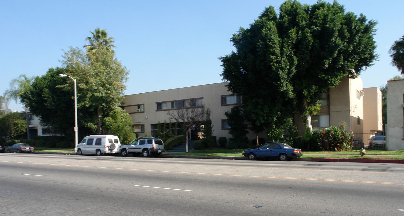 8820 Van Nuys Blvd in Panorama City, CA - Building Photo