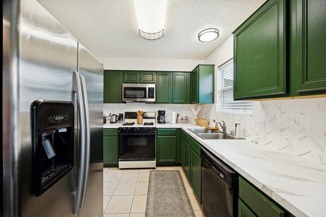 8807 Sage Pl Dr in Houston, TX - Foto de edificio - Building Photo