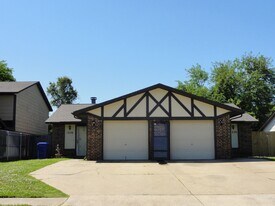 1328-1330 Eastgate Dr in Norman, OK - Building Photo
