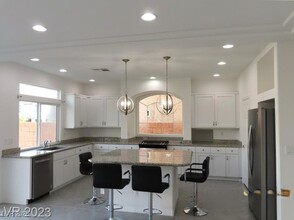 6352 Rock Strm Ln in Las Vegas, NV - Foto de edificio - Building Photo