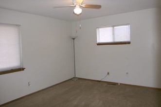 7901 Grandview St in Overland Park, KS - Foto de edificio - Building Photo