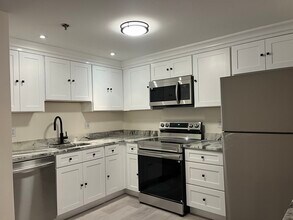 324 Washington St in Wellesley, MA - Building Photo - Building Photo