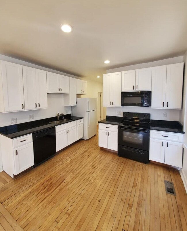 property at 526 E Burleigh St