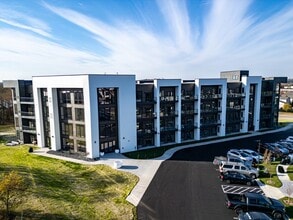 Azure in Eau Claire, WI - Foto de edificio - Building Photo