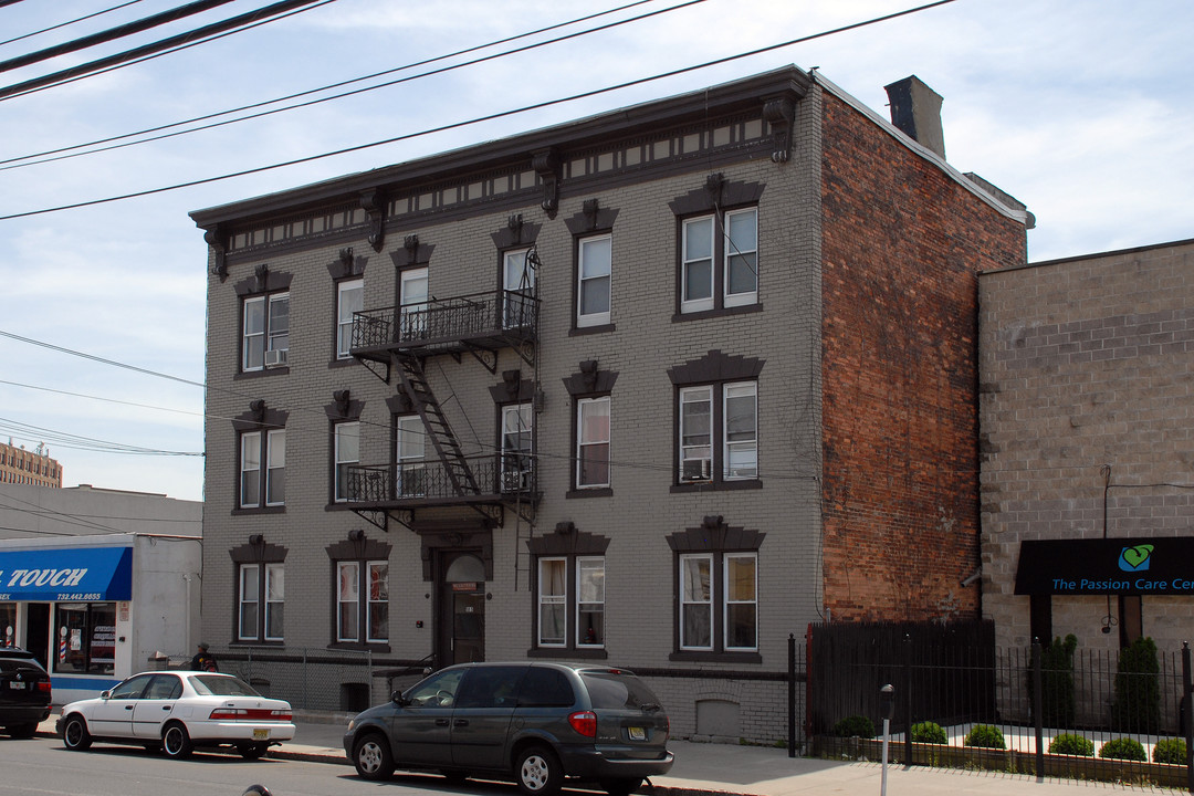 185 Fayette St in Perth Amboy, NJ - Building Photo