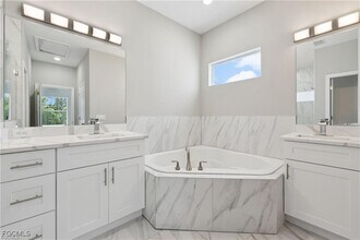 1040 Milwaukee Blvd in Lehigh Acres, FL - Building Photo - Building Photo