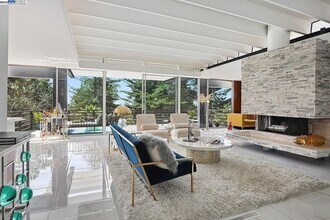 6624 Saroni Dr in Oakland, CA - Building Photo - Building Photo