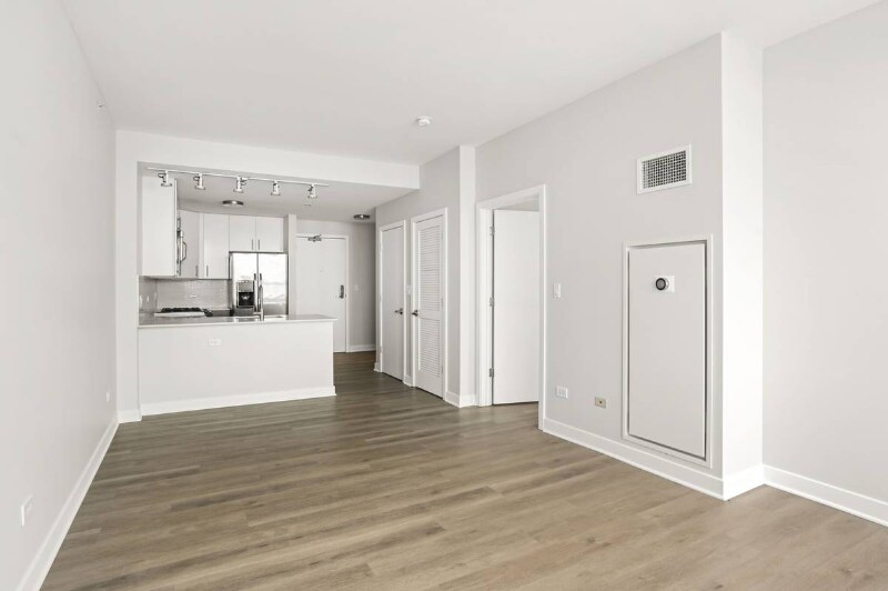 729 W Adams St in Chicago, IL - Building Photo