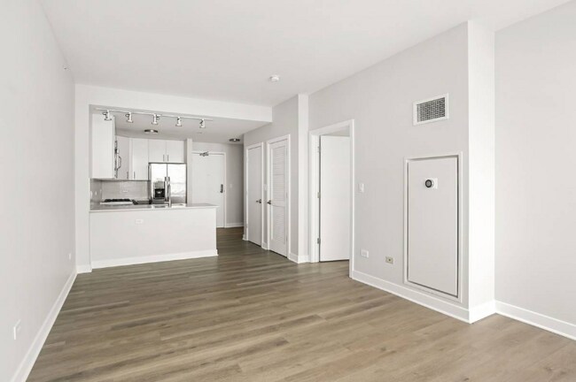 property at 729 W Adams St