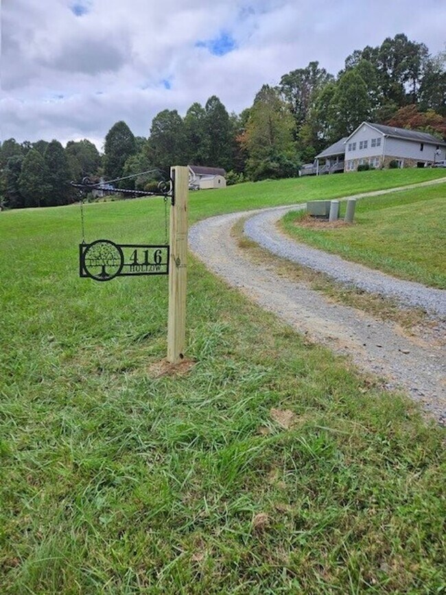 416 Harrington Hollow Rd in Bluff City, TN - Building Photo - Building Photo