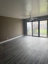 292 Middlebury Ct in Schaumburg, IL - Building Photo - Building Photo