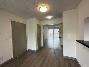 3730 S Sepulveda Blvd, Unit 202 in Los Angeles, CA - Building Photo - Building Photo