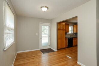 909 Ridge Dr in Belton, MO - Foto de edificio - Building Photo