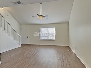 626 Mable Dr in La Vergne, TN - Foto de edificio - Building Photo