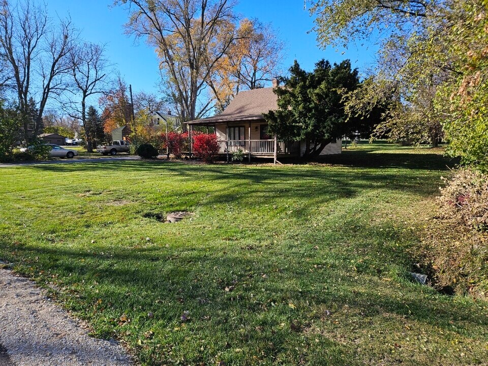 1N670 River Dr in Glen Ellyn, IL - Building Photo